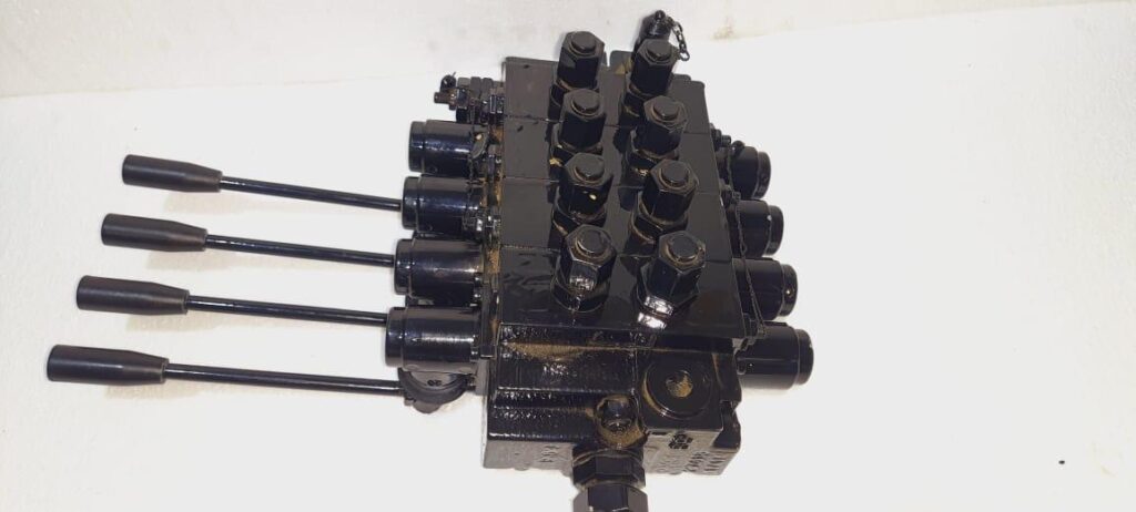 GALTECH - 4-SPOOL MANUAL DIRECTIONAL - CONTROL VALVE - Image 3