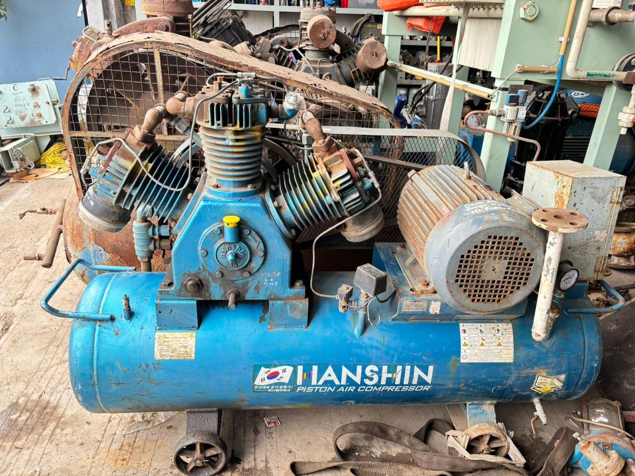 24 (4) HANSHIN - NH-20 - AIR COMPRESSOR - Image 1