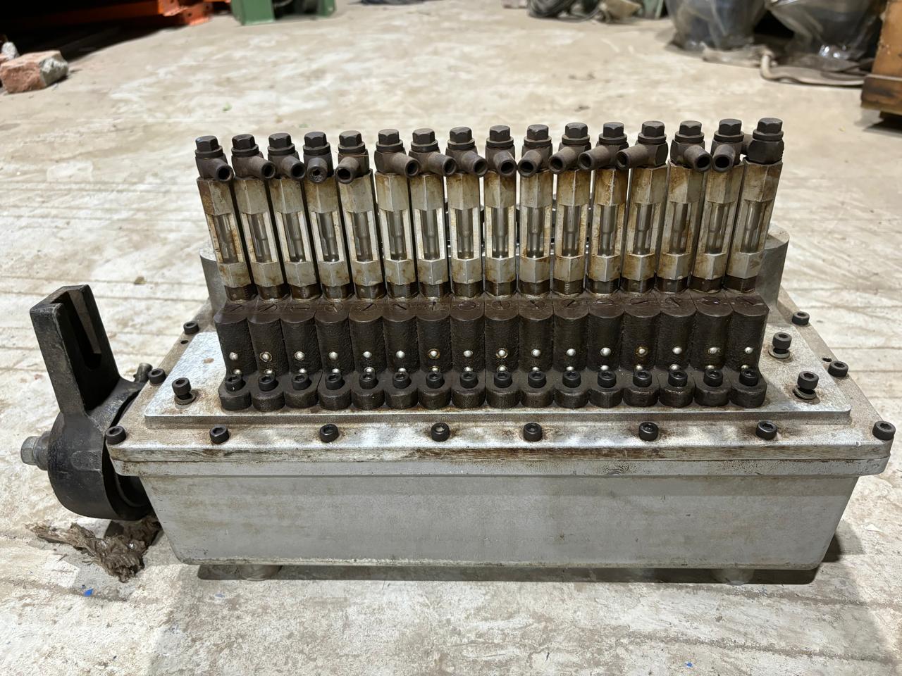 42 (13) SHIMADZU - PE0-16 - MECHANICAL CYLINDER LUBRICATOR - Image 1