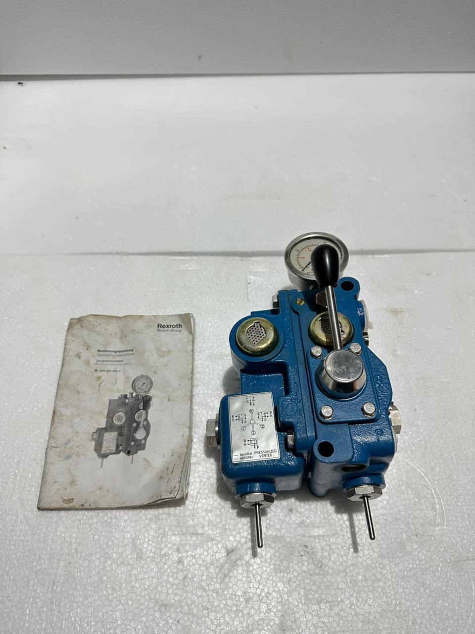66 (3) REXROTH - TWIN PRESSURE REDUCING STATION WITH LEVER - Image 1